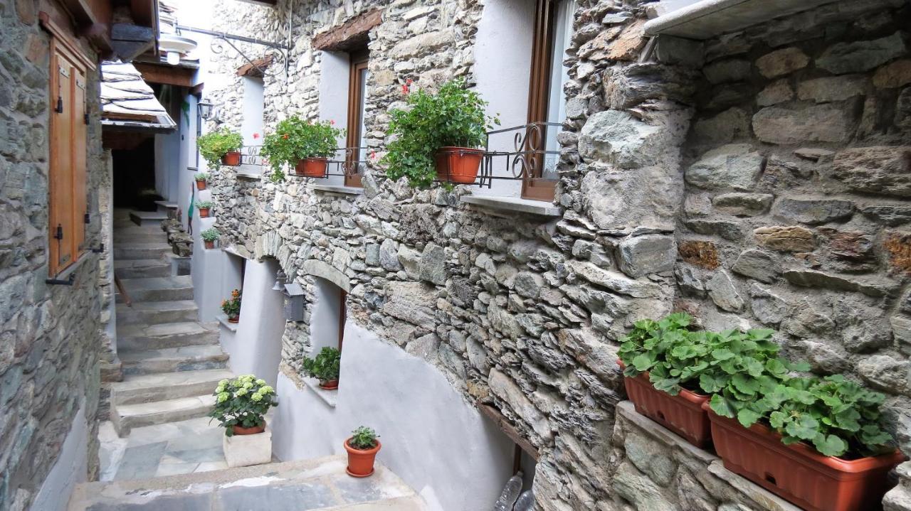 Ferienwohnung Lo Gnomo Sotto Al Glicine Châtillon Exterior foto