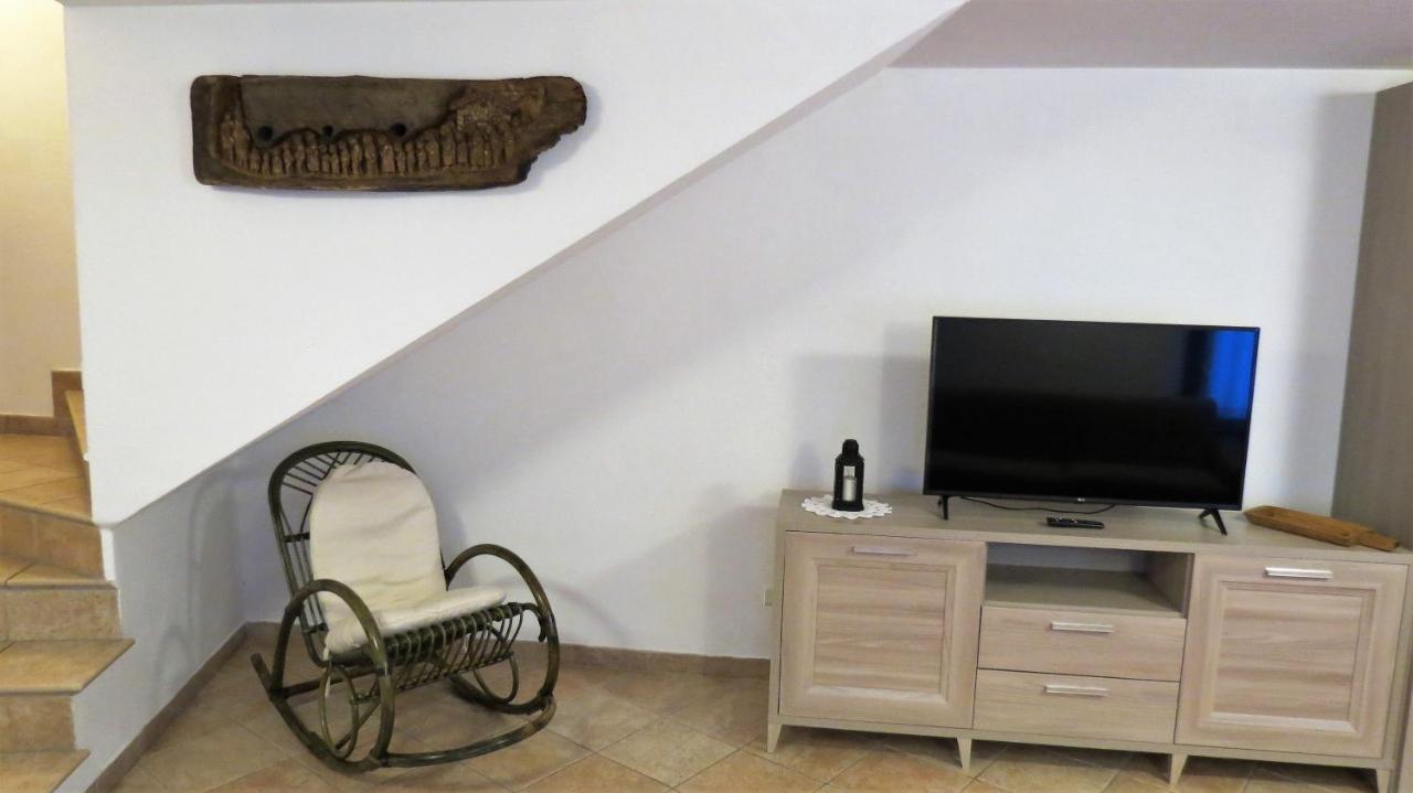 Ferienwohnung Lo Gnomo Sotto Al Glicine Châtillon Exterior foto